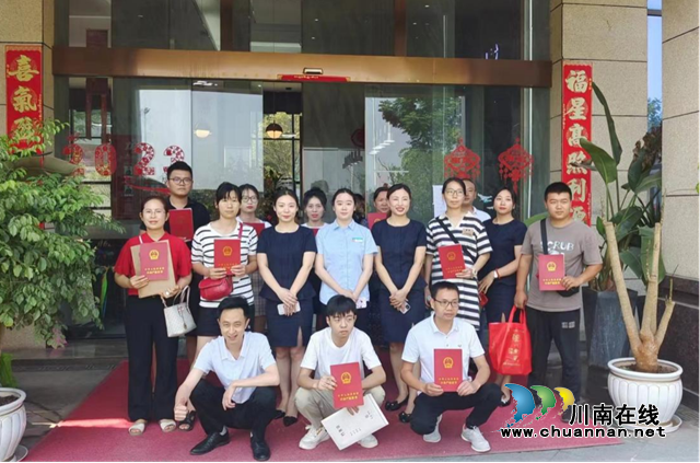 龙马潭区实现第二批新建商品房“交房即交证”(图2) 证件2.png