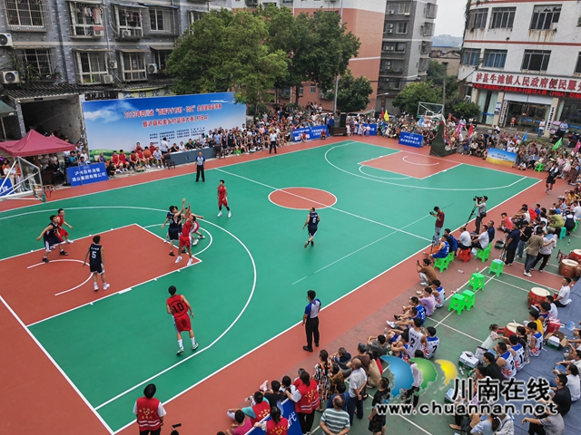 泸县和美乡村篮球大赛现场1（曾佐然摄）.jpg