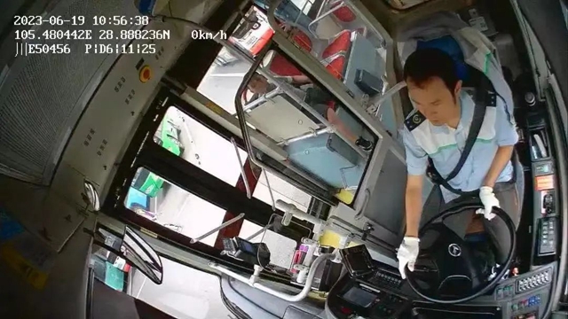 泸州公交正能量 文明酒城新风尚|5-6月感动回顾(图8) 8.jpg