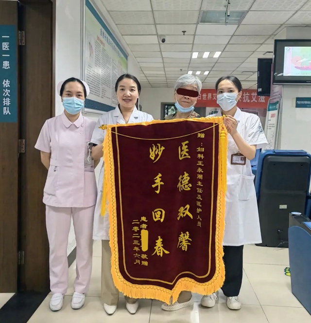 【围观】泸州孃孃阴道掉坨“肉”！