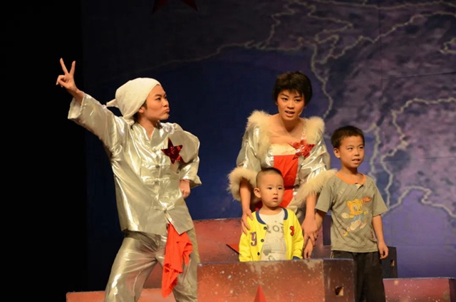 首演赠票|“五个一”工程奖《红孩子》抵泸(图5) 5.jpg