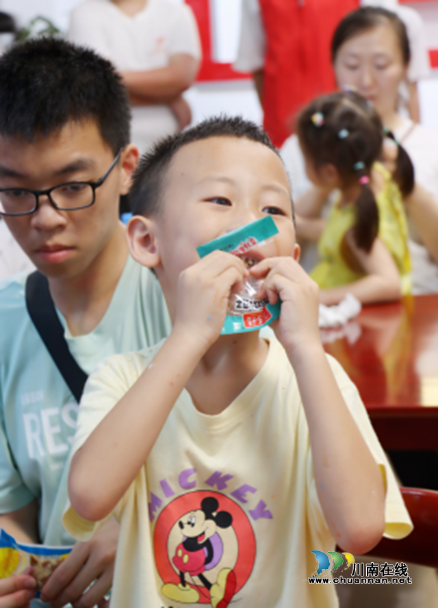 泸州:18名“石膏娃娃”酷暑摆摊,筹措资金帮扶卧病老人(图2) 2.png