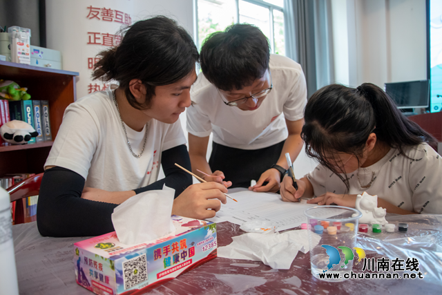 泸州:18名“石膏娃娃”酷暑摆摊,筹措资金帮扶卧病老人(图5) 5.png