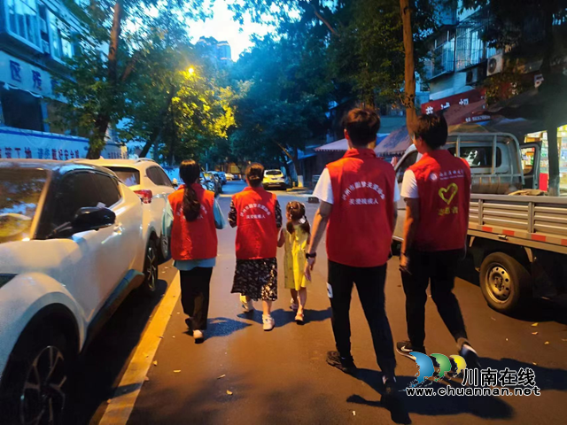 泸州:18名“石膏娃娃”酷暑摆摊,筹措资金帮扶卧病老人(图8) 8.png