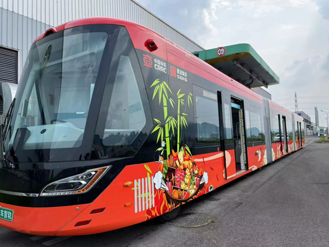 连接大运会主场馆，“宜宾造”智轨亮相成都！运行时间、站点……