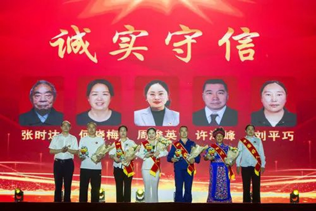 纳溪“跑山电工”许泽锋获评“四川好人”