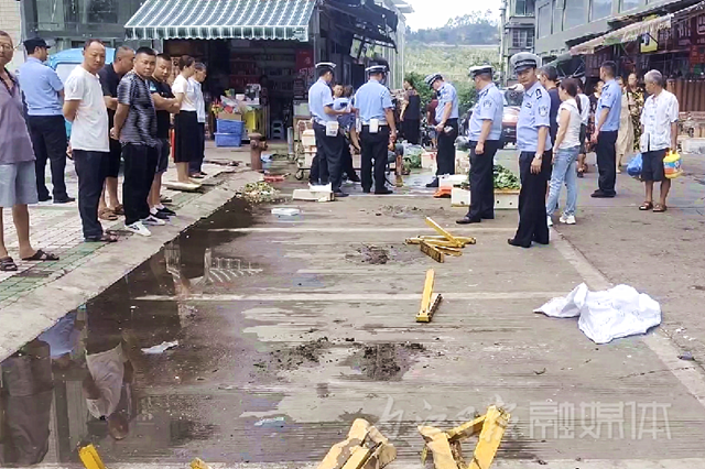 公共车位被人私设地锁！内江交警：拆你没商量