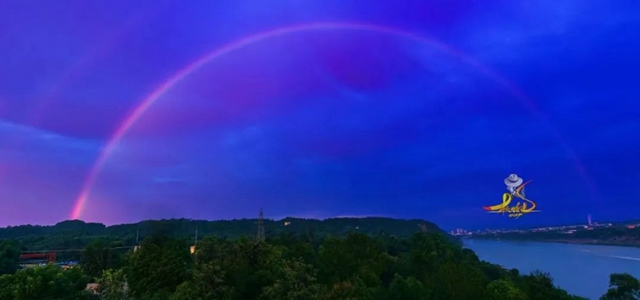 罕见!宜宾上空惊现“天空之门”?网友:一道彩虹挂苍穹!(图7) 7.jpg