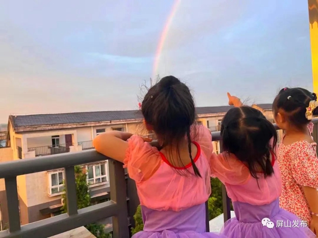 罕见!宜宾上空惊现“天空之门”?网友:一道彩虹挂苍穹!(图14) 14.jpg