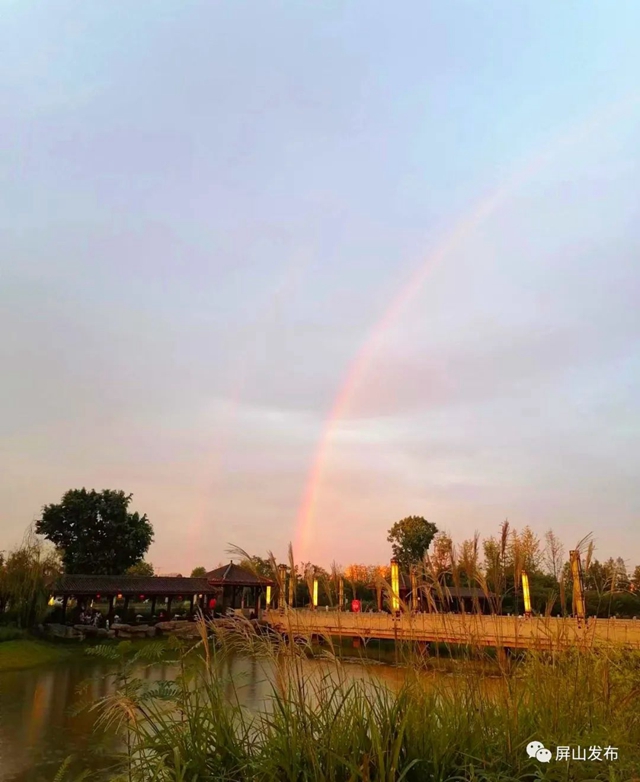 罕见!宜宾上空惊现“天空之门”?网友:一道彩虹挂苍穹!(图13) 13.jpg