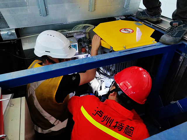 泸州：为高铁站电梯“体检” 让市民出行更放心