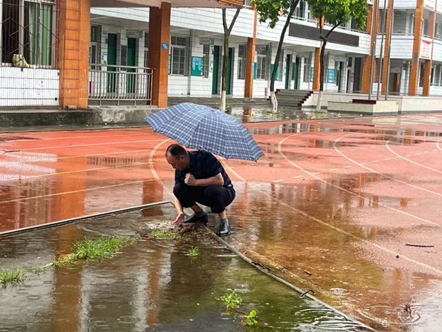 闻“汛”而动 教体力量|古蔺特大暴雨,泸州教育体育在行动……(图11) 13.jpg