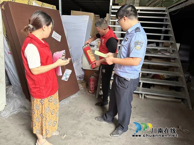 泸县玉蟾街道开展“迎大运·保平安”安全检查行动(图1) 微信图片_20230725084708.jpg