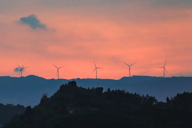 古蔺山巅“大风车”:清洁能源 迎峰度夏(图2) 2.jpg