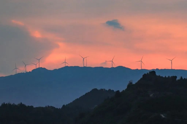 古蔺山巅“大风车”:清洁能源 迎峰度夏(图3) 3.jpg