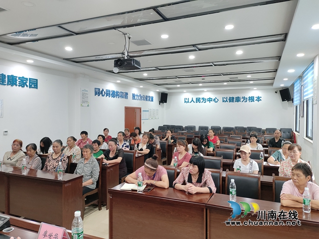 泸县玉蟾街道:关爱女性健康 从防治两癌开始(图1) e7aaa9a5eaa8d569056c3d87374a865.jpg