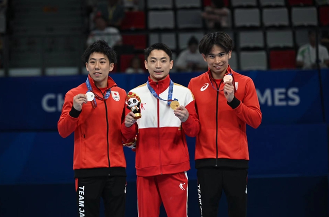 邹敬园双杠封王!颁奖仪式特别安排,这一幕太暖心!(图9) 9.jpg