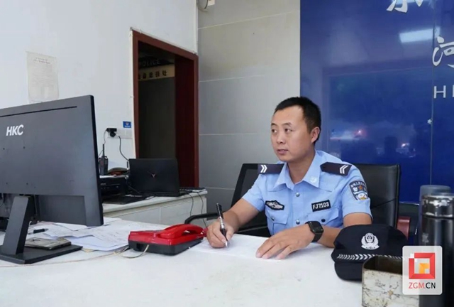 “你是我的邻居！”荣县男子失踪20余年回乡 值班辅警秒认出