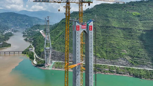 100层楼高!宜宾屏山新市金沙江特大桥主塔封顶(图3) 3.jpg