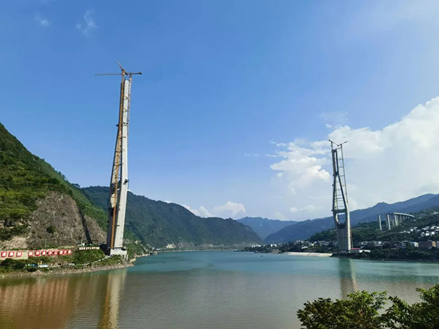 100层楼高!宜宾屏山新市金沙江特大桥主塔封顶(图4) 4.jpg