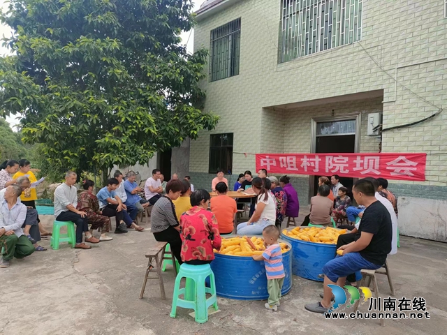 泸县立石镇:推动厕所革命 实现农村净美(图1) 2b1c1fde7cc059039e78615eb024288.jpg