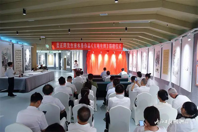 作品曾被多国美术馆收藏!内江籍艺术家捐赠巨幅画作(图2) 2.jpg