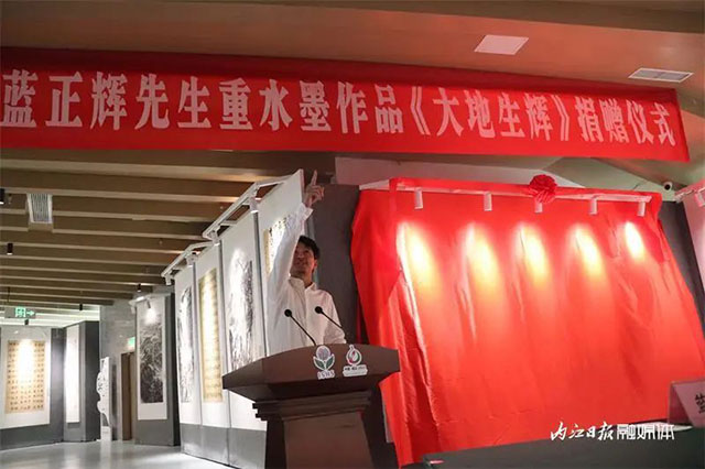 作品曾被多国美术馆收藏!内江籍艺术家捐赠巨幅画作(图3) 3.jpg