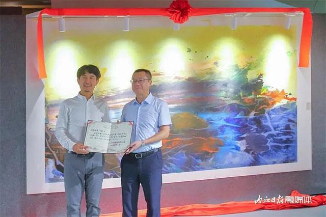 作品曾被多国美术馆收藏!内江籍艺术家捐赠巨幅画作(图5) 5.jpg