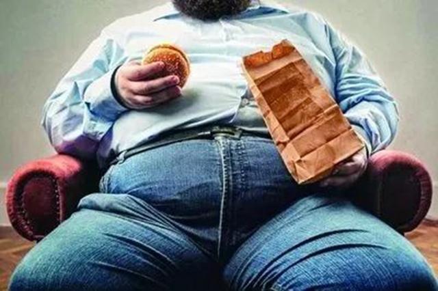 【围观】仅三个月，泸州男子减肥44斤……