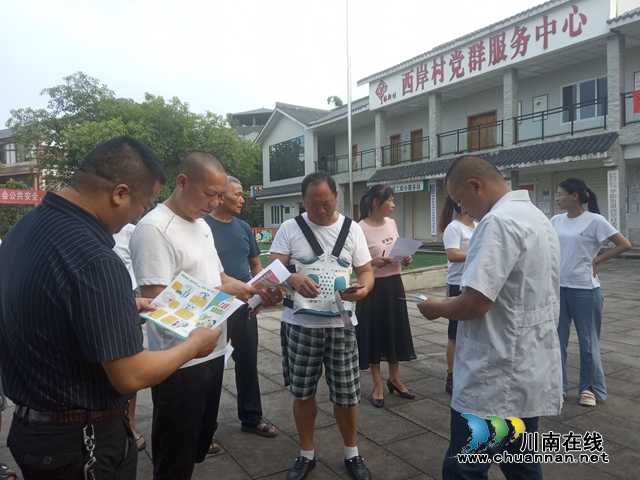 江阳区华阳街道西岸村 开展艾滋病防治宣传“五进”活动(图1) 艾滋病防治宣传(牟行友拍摄).jpg