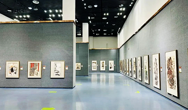 逛艺术展、看物理秀！这个暑假让我们一起坐公交get更多惊喜吧~