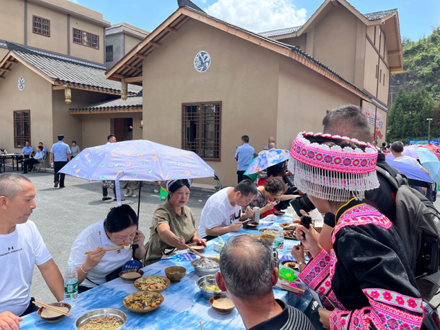 叙永县这个苗乡火了!超20万人沉浸体验“枧槽生活+”(图15) 15.jpg