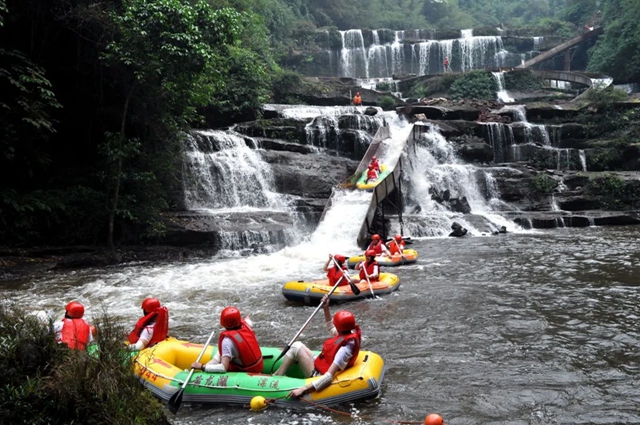 纳溪:花样戏水催生“夏日水经济”(图1) 水1.jpg