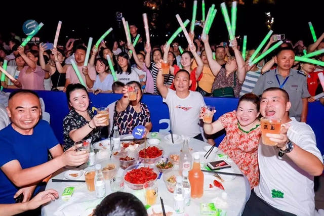 历时26天!富顺县首届啤酒音乐节圆满落下帷幕 !带动消费......(图2) 2.jpg