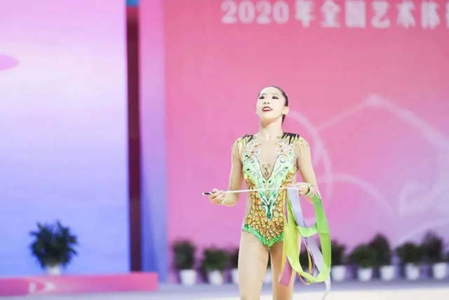 优秀!这个宜宾妹子在艺术体操世锦赛摘金夺银(图4) 微信图片_20230829104015_3.png
