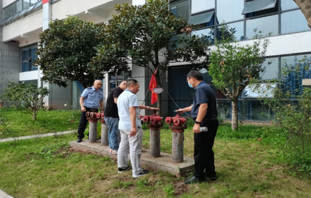 泸州护航“开学季” 正在“警”行时(图3) 3.jpg