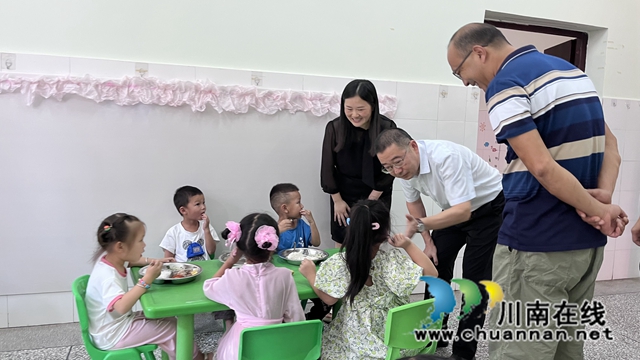 泸县人大常委会到百和镇中心幼儿园调研泸县普惠托育试点工作方案 (4).jpg