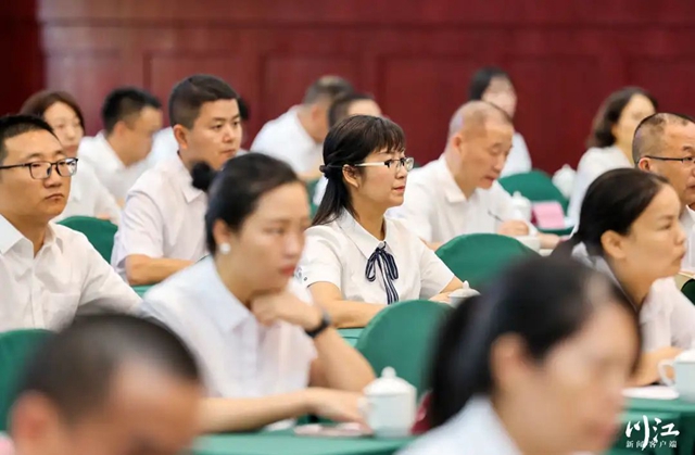 杨林兴:不忘教育初心,不负人民期待,让优质教育成为酒城泸州更加璀璨的城市名片丨泸州市庆祝第39个教师节座谈会召开(图2) 教育2.jpg