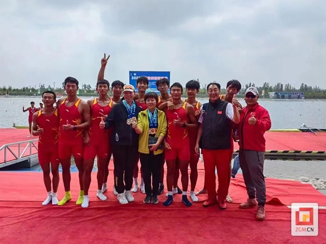 自贡运动员在全国赛艇锦标赛夺金！