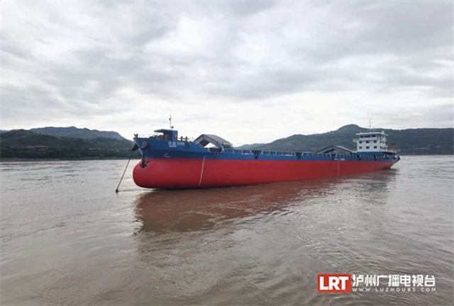 载重7410吨,泸州造“庞然大物”完成交付!(图2) 大2.jpg