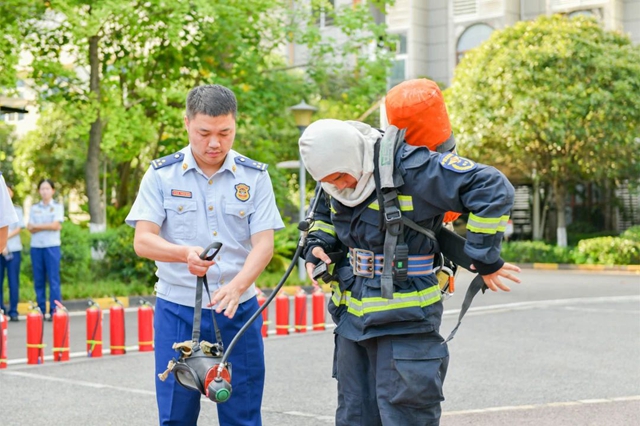 西南医科大学附属医院与泸州市消防救援支队签署战略合作协议(图8) 消防8.jpg