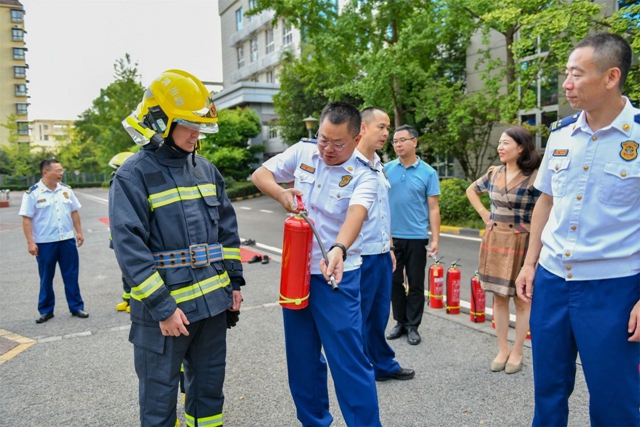 西南医科大学附属医院与泸州市消防救援支队签署战略合作协议(图12) 消防12.jpg