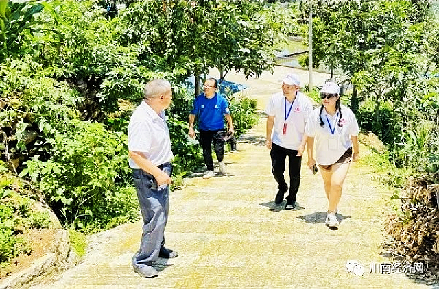 乌蒙山“小郎妹” 姜琳 站在村头瞭望世界(图4) nEO_IMG_4.jpg