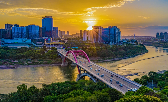 顶流开张!京东电器城市旗舰店在泸州金融商业中心开始试营业(图1) 1.jpg