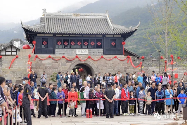 打卡“新地标”!千年马湖府古城今日开园迎客(图6) 6.jpg