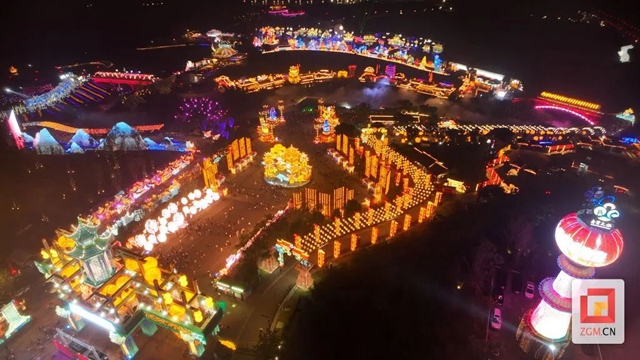 火爆!自贡A级景区接待游客94万余人次(图1) 1.jpg