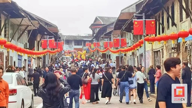 火爆!自贡A级景区接待游客94万余人次(图2) 2.jpg