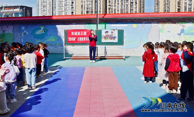 4.教师讲解防拐骗知识 - 复件(1).jpg