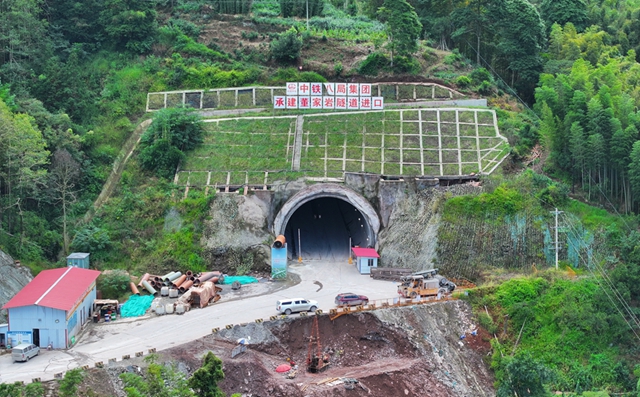 航拍大片!渝昆高铁宜宾这段修成这样了(图6) 6.jpg