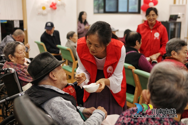 敬老爱老 情暖夕阳|泸州市老年大学老年志愿服务支队为养护院老人送温暖(图3) 3.png
